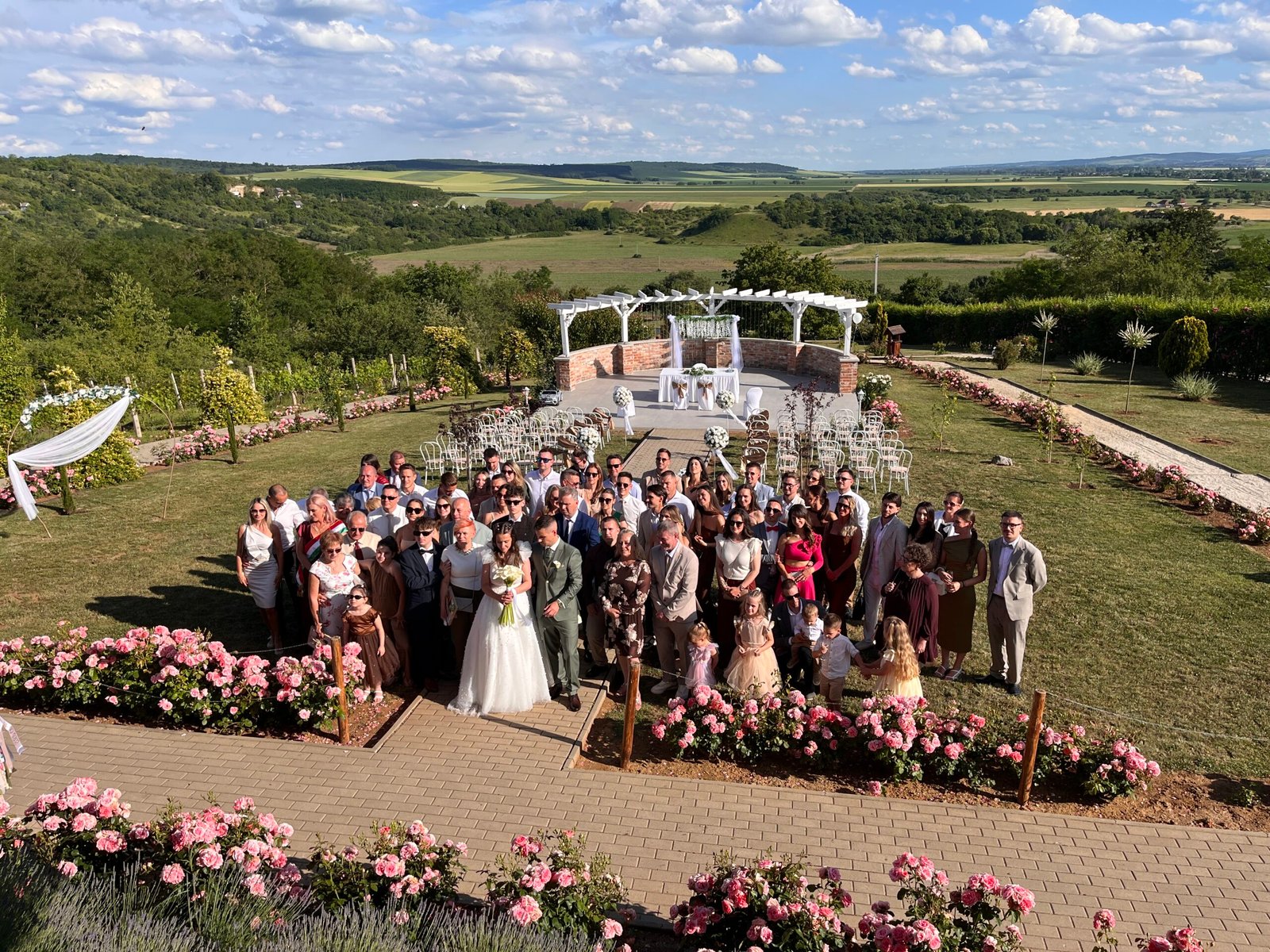 Nyítótánc, Szárazjég, Felhőtánc, Szikragép, dj, Miskolc, zene, 
DJ Miskolc, esküvői DJ, rendezvény DJ, party DJ, születésnapi DJ, céges rendezvény DJ, DJ szolgáltatás, zenész Miskolc.