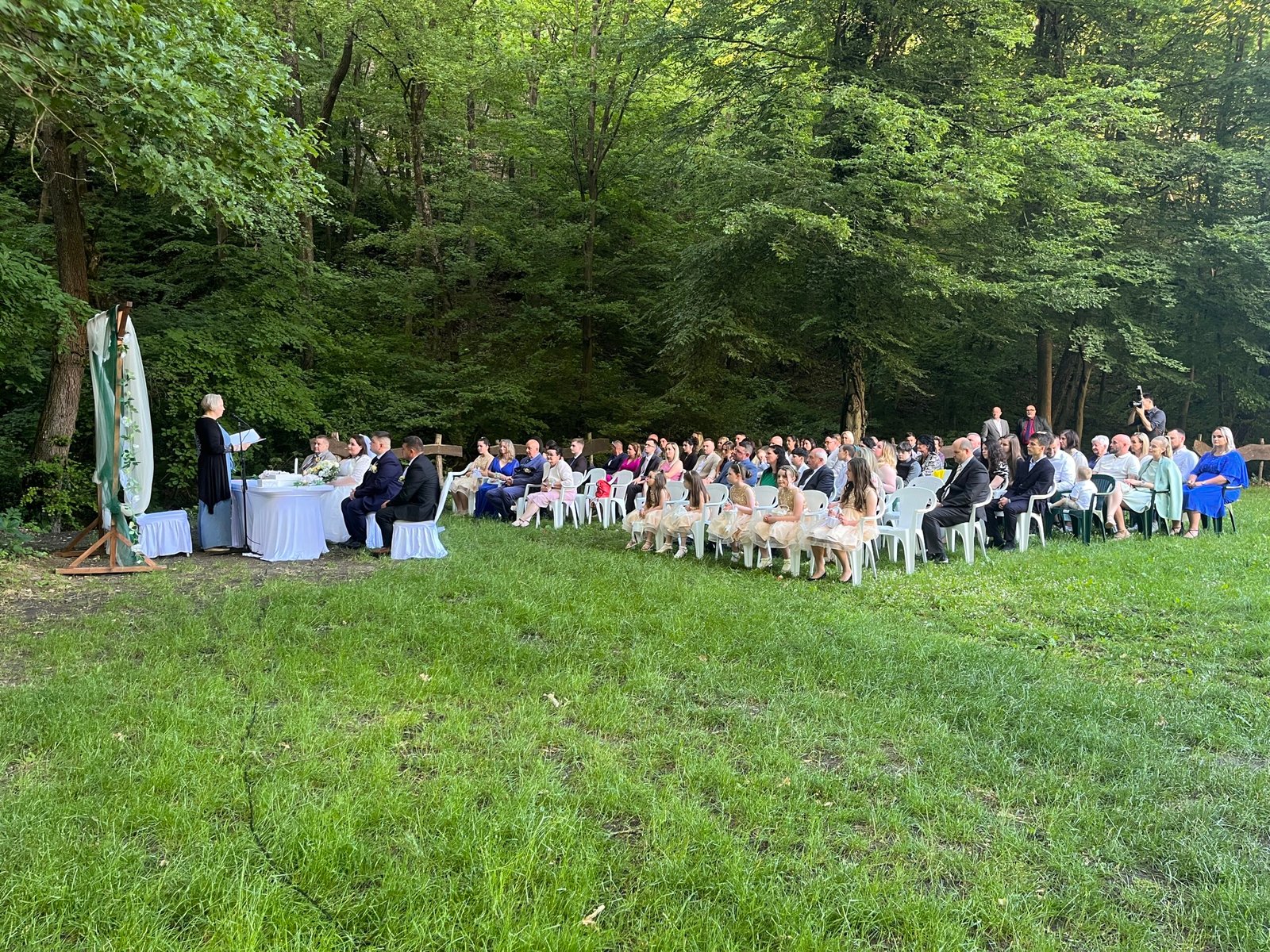 Nyítótánc, Szárazjég, Felhőtánc, Szikragép, dj, Miskolc, zene, 
DJ Miskolc, esküvői DJ, rendezvény DJ, party DJ, születésnapi DJ, céges rendezvény DJ, DJ szolgáltatás, zenész Miskolc.